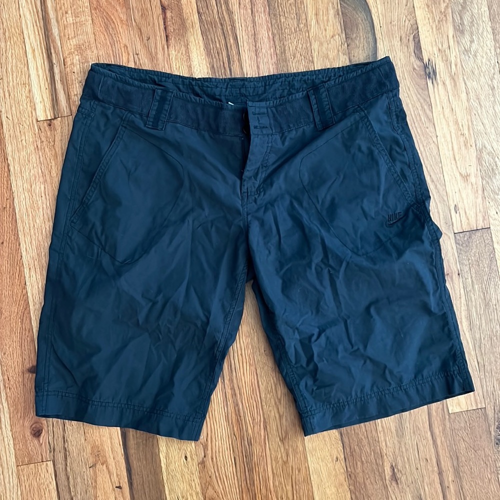 Black Nike Sportswear Bermuda Shorts XL (16-18)